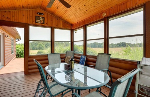 Vienna House | Pet-Friendly Vienna Cabin with Screened-In Porch!