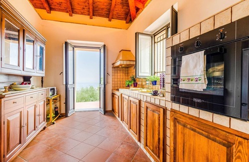 Mascali Villa | Pet-Friendly Villa with Poo