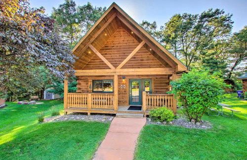 Warrens House | Pet-Friendly Warrens Cabin with Fire Pit!