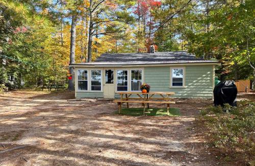 Wakefield House | Pet-Friendly Waterfront Cottage On-Site Bunkhouse