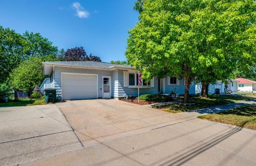 Waterloo House | Pet-Friendly Waterloo Abode with Deck!