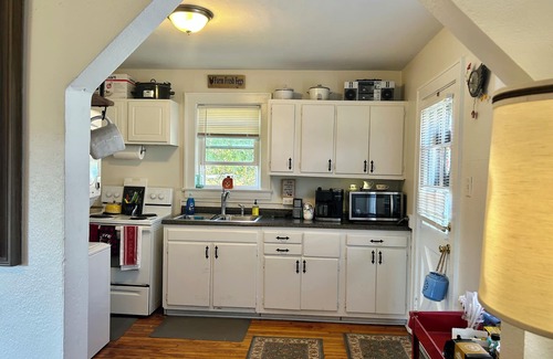 Burnt Chimney House | PET FRIENDLY-WEEKLY DISCOUNTS-ROANOKE RIVER AND BIKE TRAILS