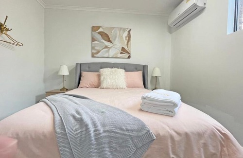 Ringwood House | Pet Friendly Well-appointed 3BM Retreat Parking Netflix