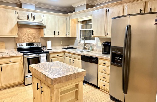 Karns House | Pet-Friendly with Hot Tub, Fenced Yard, 3 King Beds