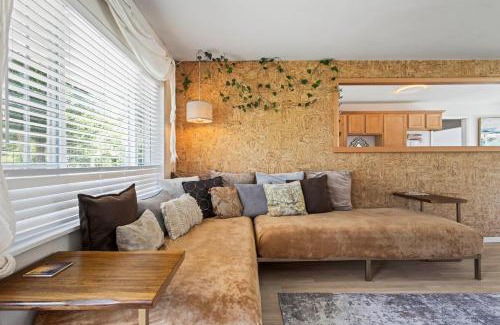 University Hills House | Petals 4 Pollinators Heated Pool Bbq Cabana