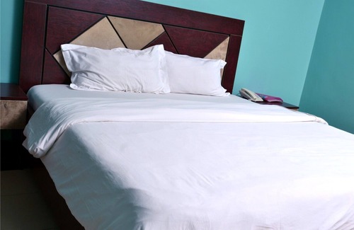 Calabar Cabin | Petesville Hotel Calabar