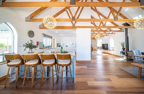McLaren Vale House | Pethick House: Estate amongst the vineyards