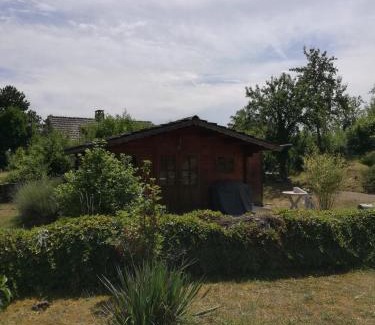 Molesme Ski Chalet | petit chalet dans verger et village Historique