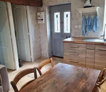 Saint-Germain-des-Fosses House | PETIT GÎTE 18 ème tout confort