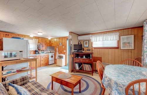 South Dennis House | Petite beach home overlooking Follins Pond w/central A/C and private gas grill