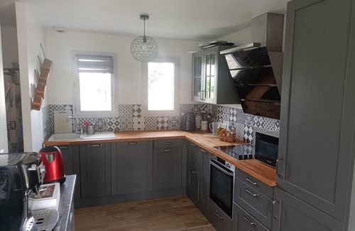 La Lande-de-Fronsac House | Petite Maison Tout Confort Jardin, Piscine, Barbecue,climatisation,