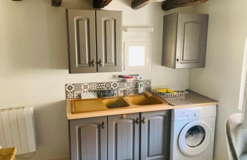 Chatel-de-Neuvre House | Petite maison à la campagne