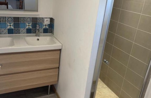 Bussy Apartment | Petite maison avec 2 chambres