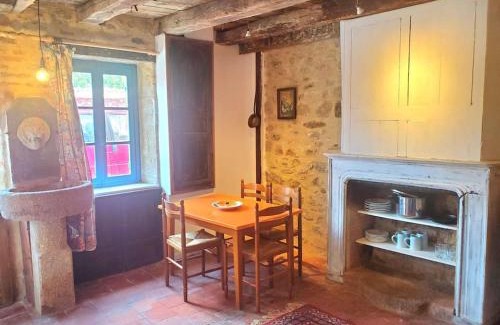 Ygrande House | petite maison de village