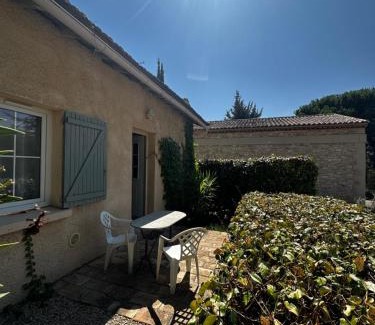 Bologne House | Petite maison mitoyenne, clim, rénovée, calme