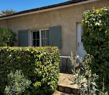 Bologne House | Petite maison mitoyenne, clim, rénovée, calme