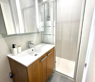 Landremont House | Petite maison sur la colline
