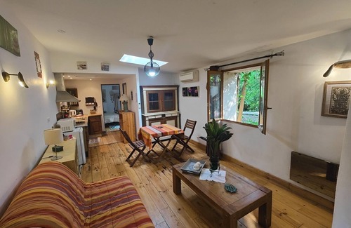 Poussan House | Petite Maisonnette Indépendante sur Terrain Ombrage Proximite Plage