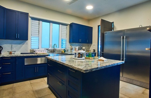 Runaway Bay Villa | Petite Paradise - 4 Bedroom Luxury Villa with Private Beach