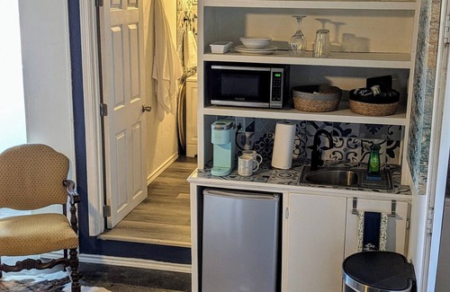 Potosi House | Petite Retreat - Pet Friendly for 1 Pet Only