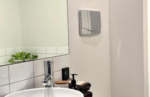 Petone Apartment | Petone - Central and Spacious