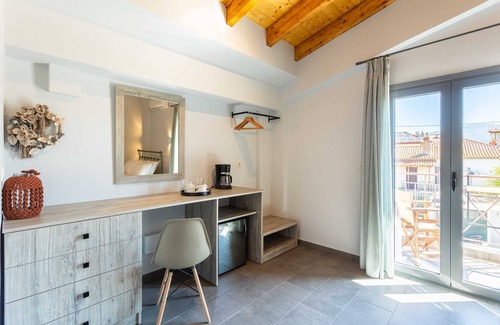 Lepreo Condo | Petrino Serene Nest - Cozy Hideaway