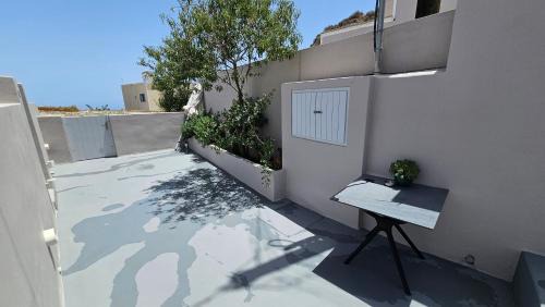 Vourvoulos Apartment | Petroma Cave Suites