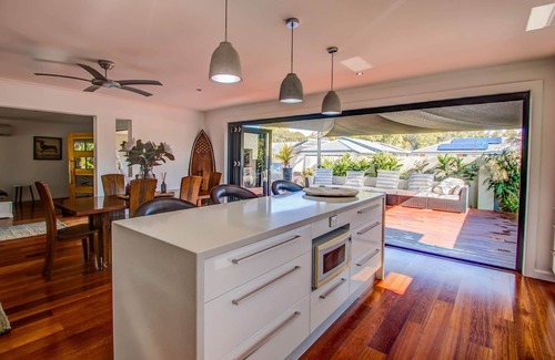 Burleigh Waters House | Pets Allowed Burleigh Beach Pad