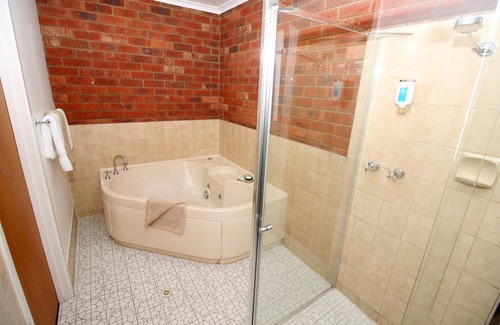 Echuca Hotel | Pevensey Motor Lodge