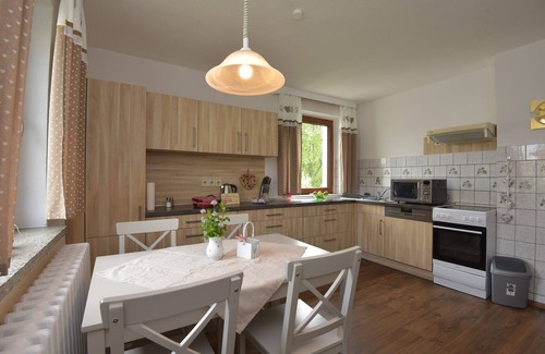 Schleid Apartment | "Pferde Glück" vacation apartment with 2 bedrooms made of Swiss stone pine wood