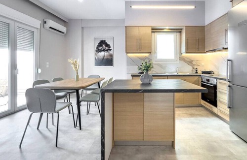 Omonia Apartment | Phaedrus Living: Athens City Center Geraniou