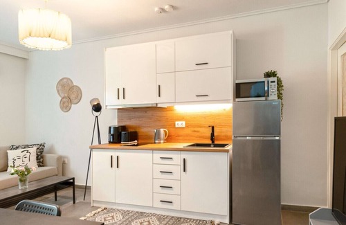 Exarhia Apartment | Phaedrus Living: Modern Cityscape flat