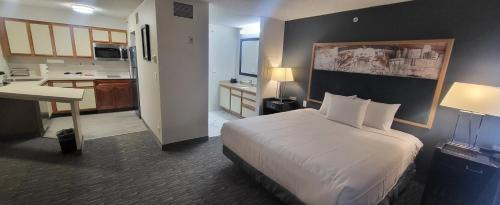 Primos Secane Hotel | Philadelphia Suites at Airport - An Extended Stay Hotel
