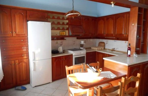 Loutraki Apartment | "Philoxenia" (Sea front apartment