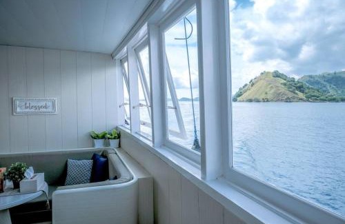 Labuan Bajo Boat Rental | Phinisi charter in Labuan Bajo