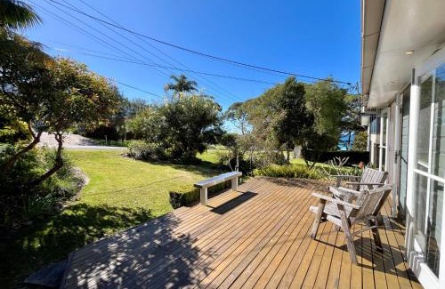 Hyams Beach House | Phinneys Holiday Cottage100 m to Hyams Beach - Free Wifi