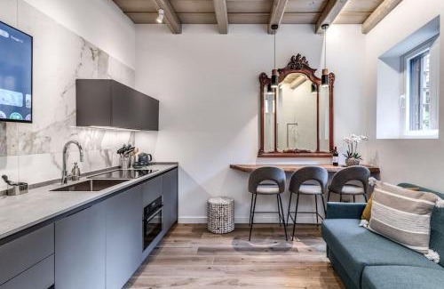 Trastevere Apartment | Piazza dei Renzi Trastevere building 4 bedroom with terrace