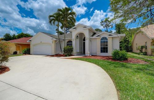 Crown Pointe House | Piccadilly Beach House - Beautiful Updated Home, Private Pool, Minutes from Downtown 5th Ave & Beaches!