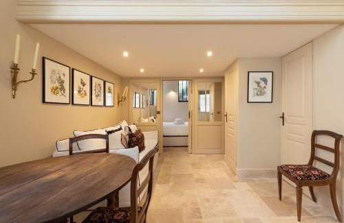 Saint-Thomas-d'Aquin Apartment | Pick A Flat's House in Saint-Germain des Près - Impasse Paul Louis Courier