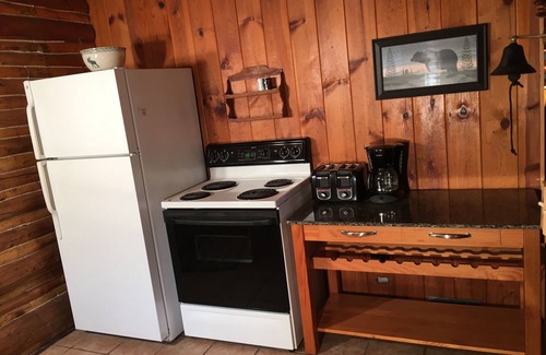 Petoskey House | Pickerel Lake - Lakefront Log Cabin