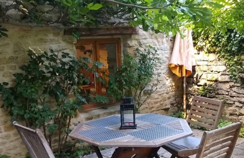 Hauteroche Cottage | Pickwicks Cottage in the heart of Burgundy