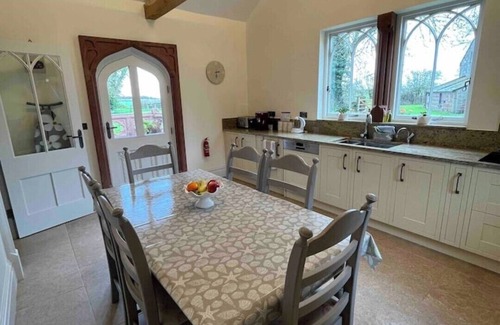 Brimstage Cottage | Picturesque Cottage Retreat : Countryside to Coast.