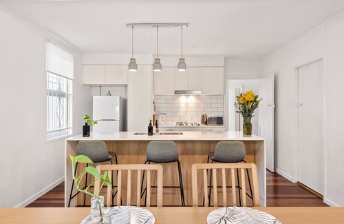 Windsor House | Picture Perfect ~ 2Bed/1Bath/1Car ~ Windsor
