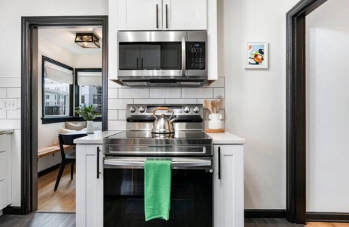 Arnada House | Picture Perfect Bungalow in the ❤ of DT Vancouver!