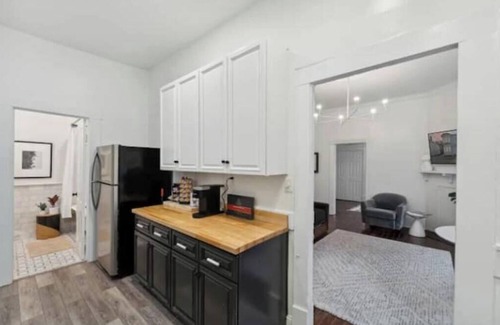 Dixon Park House | Picture Perfect Victorian Home - Walk to Forsyth