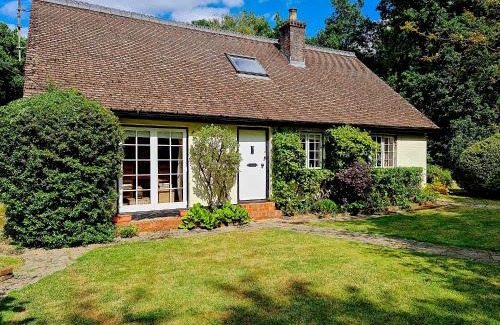 Lingfield House | Picturesque 4 Bed Cottage Lingfield, Surrey