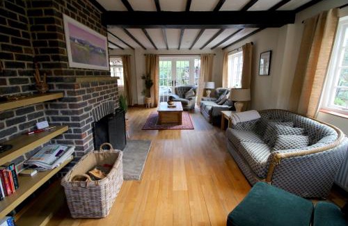 Lingfield House | Picturesque 4 Bed Cottage Lingfield, Surrey