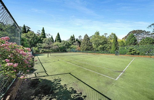 Bullaburra House | Picturesque mountain home - 6.5 acres of gardens to explore!