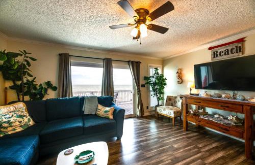 Rockport Apartment | Pier and Pool Access Bayfront Rockport Escape!