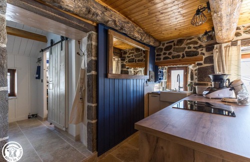 Compains House | Pierre de Lave - Compains